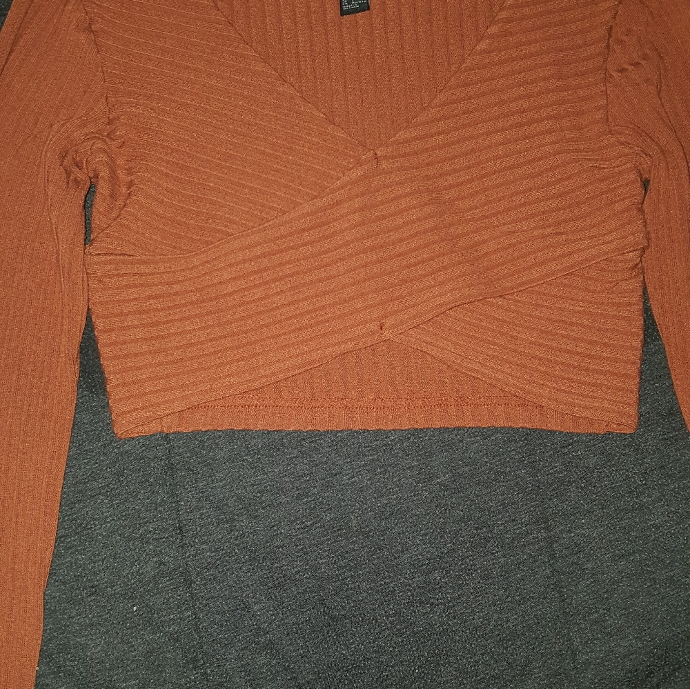 Crop top - Picture 2 of 3